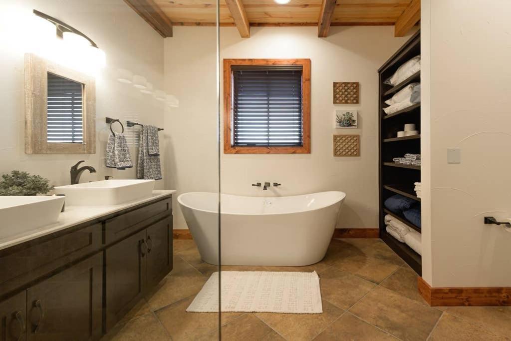 Little Dutch Cabin #1 - 12 Min To Magnolia-Baylor Bellmead Exterior foto